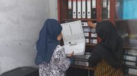 Staf Keuangan Balai Pemasyarakatan Magelang Rapikan Berkas Arsip Keuangan